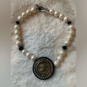 Beautiful vintage pear choker necklace
